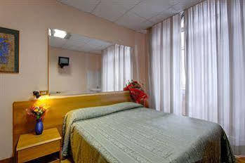 Hotel Urbis 2*